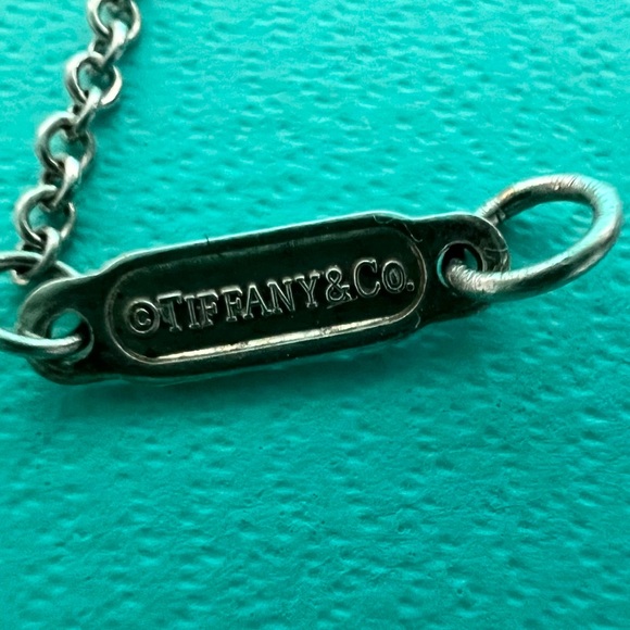 🔴Authentic TIFFANY & CO Large Sterling Silver Key Penden Necklace 🔴 - Picture 8 of 11